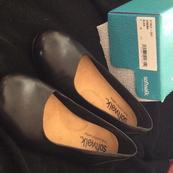 Softwalk black flats, worn once in like new condition. Size 7 - Picture 2 of 5